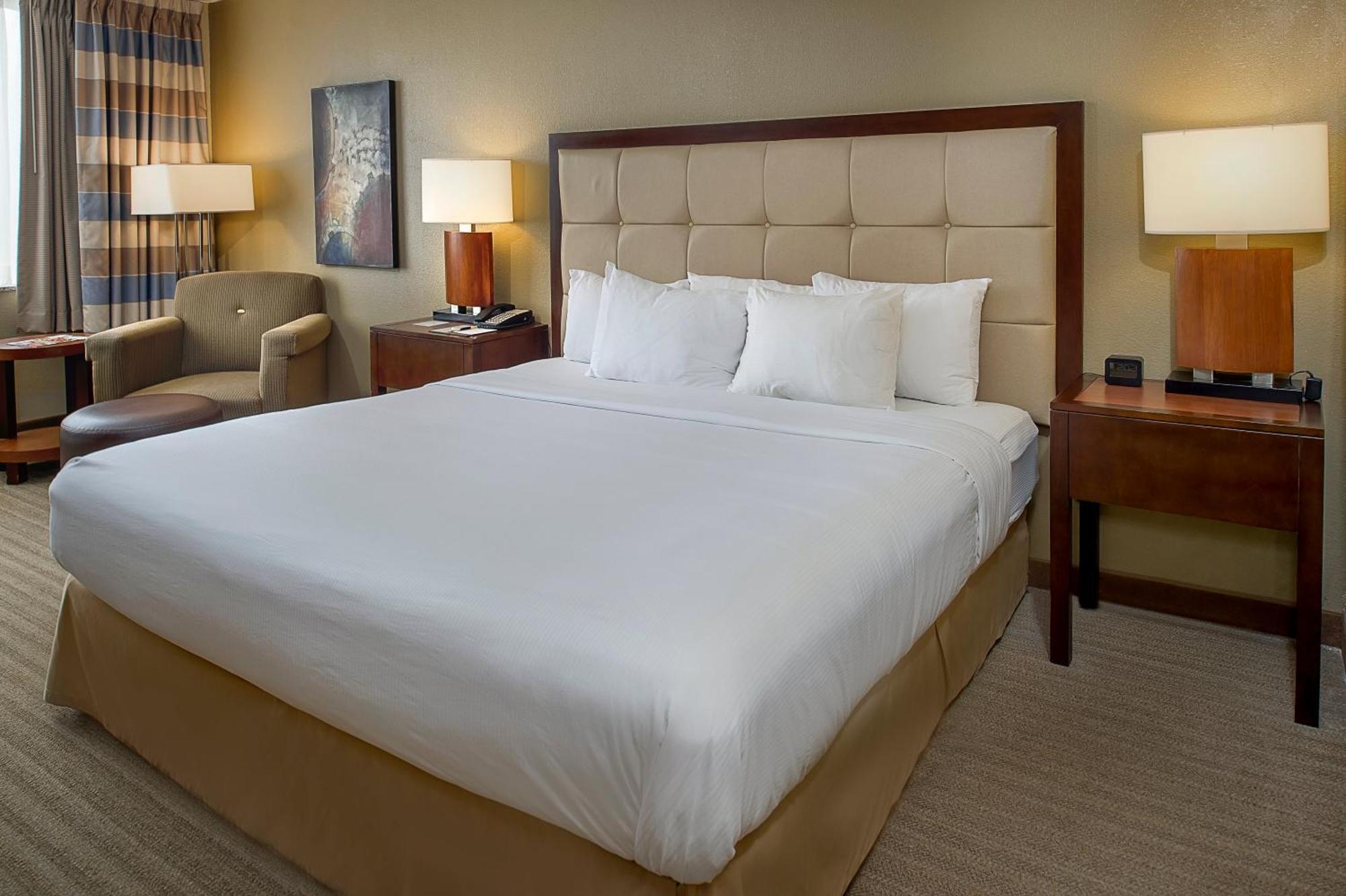 Doubletree By Hilton St. Louis At Westport Hotel Maryland Heights Bagian luar foto